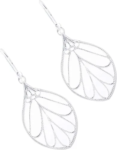 Vista 3 de NOVICA . Pendientes colgantes de plata de ley 925, con diseño de hojas brillantes