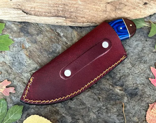 Vista 4 de WINTERFELL Cuchillo de acero de Damasco con gancho de tripa de hoja fija con mango de madera, cuchillo de caza de 7 pulgadas con funda de cuero