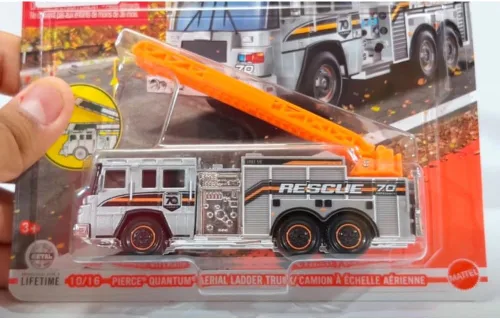 Vista 4 de Matchbox Pierce Quantum - Camión de escalera aérea 10/16 [plata/naranja]