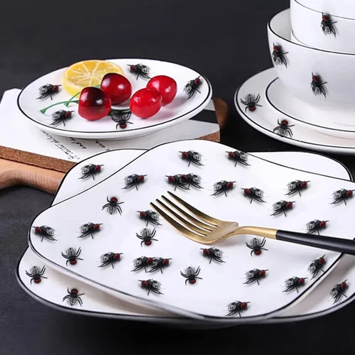 Vista 4 de BEINME Moscas falsas, manualidades de Halloween, bromas, moscas de plástico para poner en caca falsa, risas reales, regalo perfecto (XS-negro), 0.6
