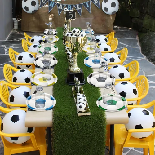 Vista 4 de 40 platos decorativos para fiesta de fútbol, incluyendo platos de postre desechables de 9 pulgadas para niños, fanáticos de deportes, eventos, día