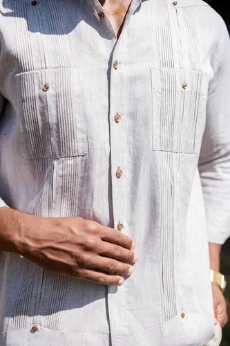 Vista 4 de Mojito Camisa Chacabana Guayabera 100% lino de manga larga - Plisado Heritage y botones artesanales