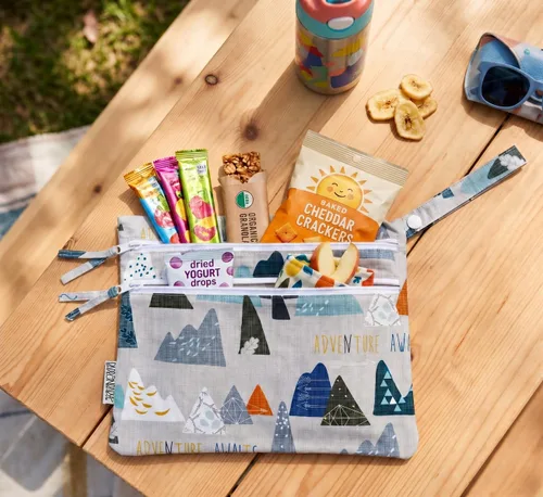Vista 8 de BapronBaby Adventure Awaits - Bolsa impermeable con dos bolsillos con cremallera, reutilizable para la hora de comer, pañales, cochecitos