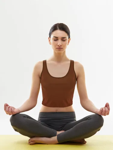 Vista 4 de Geyoga Juego de 6 camisetas básicas cortas sin mangas con espalda cruzada para mujer para entrenar, hacer yoga, correr