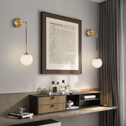 Vista 5 de KCO Lighting Juego de dos apliques de pared de vidrio blanco esmerilado con globo esférico dorado de latón, luz de pared con cable ajustable