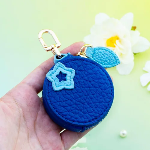 Vista 6 de Bonito llavero Y2k de piel de arándanos con cremallera, para mujeres y niñas, accesorios estéticos, monedero, llavero de fruta azul