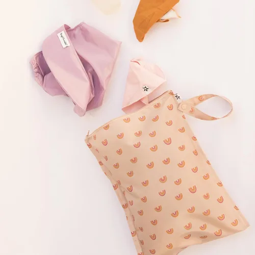 Vista 4 de Tiny Twinkle Bolsas húmedas a prueba de desorden Paquete de 1 bolsa reutilizable impermeable para trajes de baño Ropa de bebé Bolsa de viaje