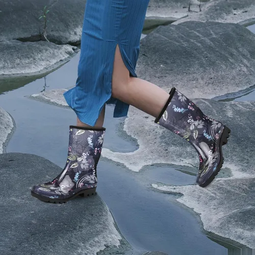 Vista 24 de DKSUKO Waterproof Womens Rain Boots insulated,Lightweight Rubber fashion Boots in Gardening,Warm and Comfortable Wide Calf Rain Boots with Glossy in