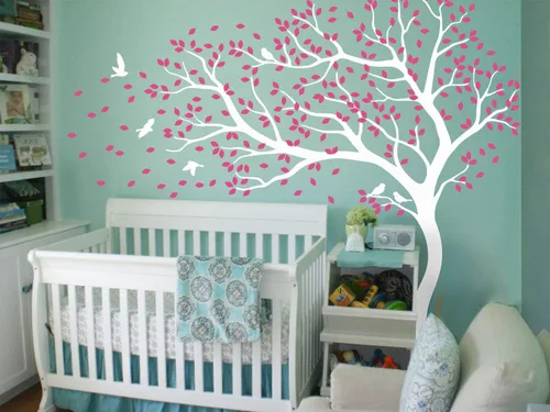 Vista 13 de Vinilo decorativo para pared de árbol grande con pájaros y hojas que soplan en el viento, adhesivo mural de bosque