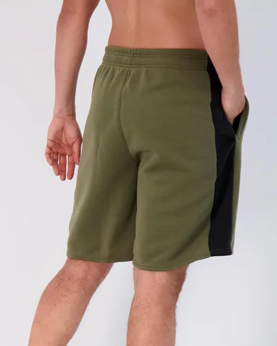 Vista 3 de Real Essentials Paquete de 3 pantalones cortos deportivos de forro polar para hombre de 9 pulgadas, tallas regulares y grandes altas