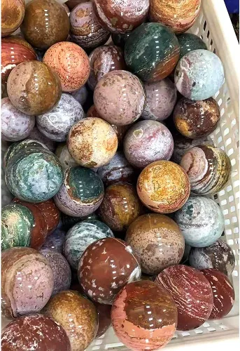 Vista 3 de Esfera de cuarzo de cristal con soporte de madera, cristal natural curativo, piedra mineral del amor, esfera de adivinación (jaspe océano, 1.969 in)