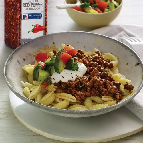 Vista 5 de McCormick Culinary Pimienta Roja Molida, 13 oz - Un Envase de 13 Onzas de Pimienta Roja Molida, Perfecto para Espolvorear en Pizza, Carne de Res