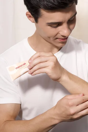 Vista 3 de Menorah Hidratante ultra reparador+ para rostro y cuerpo – Crema hidratante intensa con vitamina E y aceites botánicos, hidratación de 12 horas