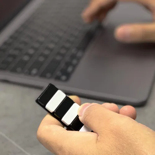 Vista 6 de Juguete para ansiedad – Deslizador háptico de metal fresco Dispositivo sensorial de clicker de diseño delgado Juguete de escritorio de oficina