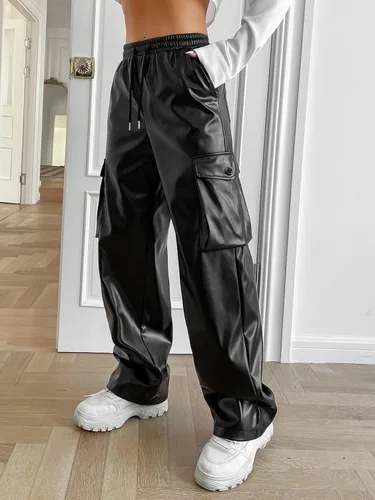 Vista 4 de MakeMeChic Pantalones cargo de cintura alta con cordón de piel sintética para mujer con bolsillo con solapa