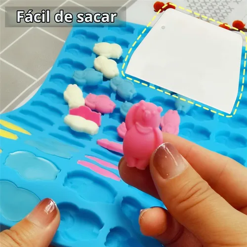 Vista 2 de Moldes de Silicona para Osos de Gomita con Raspador - Perfecto para Hacer Osos de Gomita, Chocolates, Dulces y Cubitos de Hielo