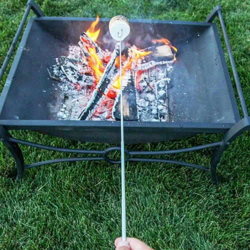 Vista 5 de Marshmallow - Palos de asado con mango de madera, tenedores telescópicos de 32 in con bolsa portátil para fogata de perro caliente