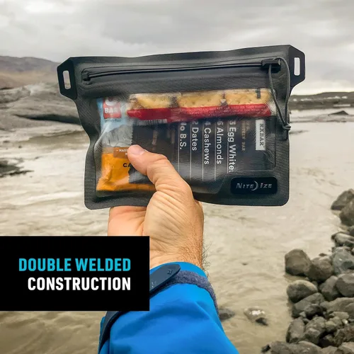 Vista 4 de Nite Ize Runoff - Bolsillo impermeable para pasaportes, teléfonos y artículos esenciales de viaje, bolsa seca con protección resistente para viajes