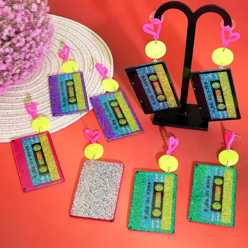 Vista 5 de RechicGu Aretes de aro de corazón de neón de los años 80 y 90 para fiesta brillante, atuendo retro de los años 70, accesorios de joyería, regalo