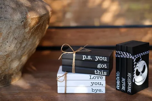 Vista 4 de Linda decoración de escritorio de oficina, mini libros de imitación inspiradores de madera para decoración, regalos para mujeres y niños - P.S. You