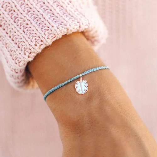 Vista 2 de Pura Vida Pulsera Monstera de plata u oro rosa con nácar - 100% impermeable, banda ajustable