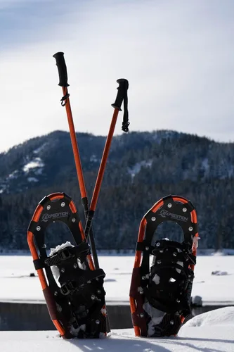 Vista 9 de Cascade Mountain Tech Lightweight Aluminum Frame Snowshoe Set