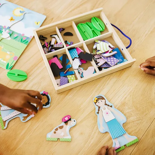 Vista 5 de Melissa & Doug Best Friends - Juego de Muñecas de Madera Magnéticas para Vestir de Juego de Simulación (78 piezas)