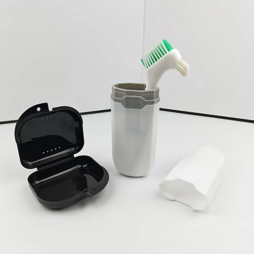 Vista 4 de Estuche de retención con cepillo para dentaduras, herramientas de limpieza de dientes, taza de viaje, kit de cuidado dental