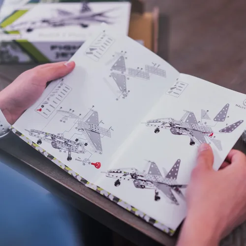 Vista 2 de Juego de erectores de avión de combate para niños y niñas Kit de avión modelo de metal para adultos, adolescentes y niños avanzados Juguete STEM