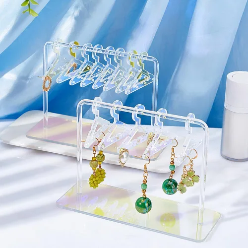 Vista 5 de PH PandaHall Soporte de acrílico para aretes de 32 agujeros, con mini colgadores, exhibición de aretes, armario, orejeras, organizador