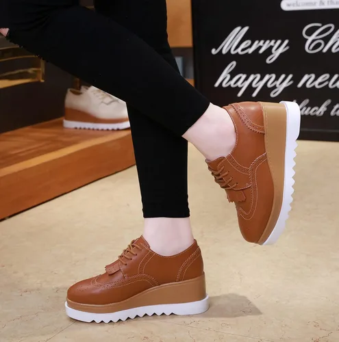 Vista 2 de Zapatos Dadawen, oxford, con cuña y plataforma, con agujetas, borlas y puntera cuadrada, a la moda, para mujer