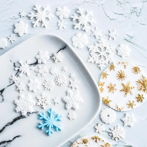 Vista 4 de Molde de silicona para fondant con temática navideña 3D, moldes para tartas de azúcar de copo de nieve, molde de decoración de pastel de chocolate