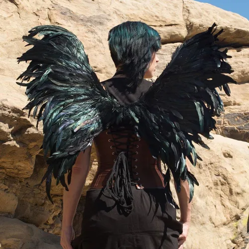 Vista 2 de ZUCKER - Alas de disfraz de mirlo - Disfraz adulto - Alas de plumas de cuervo - Halloween, cosplay, sesiones de fotos - 30 x 28 pulgadas