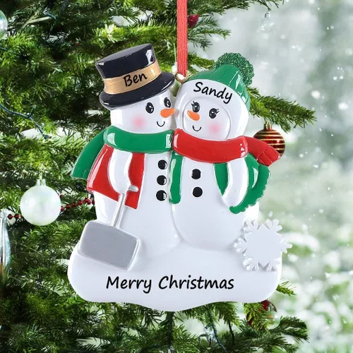 Vista 2 de Adorno familiar personalizado 2025, adornos familiares únicos, pala de muñeco de nieve, decoración de fiesta, adornos de Navidad de pareja de muñeco