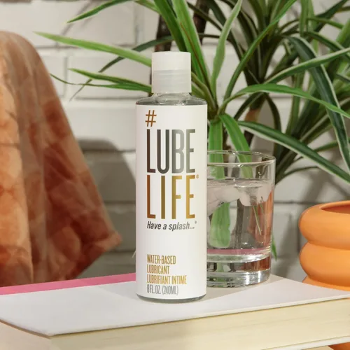 Vista 9 de LubeLife - Lubricante a base de agua – Lubricante personal para hombres, mujeres y parejas, tamaño de viaje, no mancha, fácil de limpiar, seguro