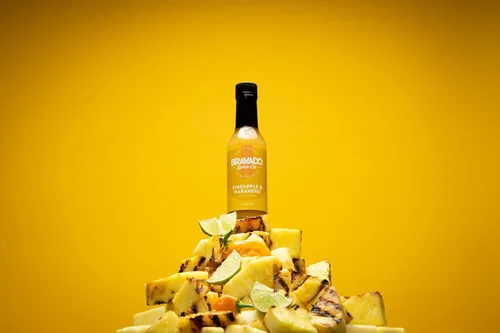 Vista 3 de Paquete de cuatro por Bravado Spice sin gluten, vegano, bajo en carbohidratos, salsa picante paleo, botella de salsa picante natural de 5 onzas