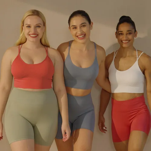 Vista 2 de Evercute Cross Back Sport Bras Padded Strappy Criss Cross Cropped Bras for Yoga Workout Fitness Low Impact