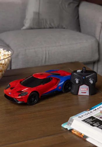 Vista 2 de Jada Marvel Spider-Man 2017 Ford GT R/C, escala 1: 16 con carga USB, 2.4 GHz y Turbo Boost, rojo y azul