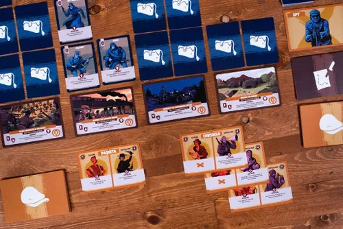 Vista 8 de 25th Century Games Resist!, Juego de estrategia temático de guerra histórica solo Spanish Maquis Resistance Game with Tactical Deck Management