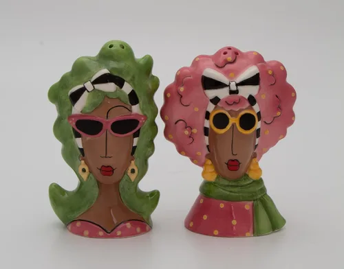 Vista 8 de Dollymamas de cerámica fina afroamericana negra con gafas de sol, juego de salero y pimienta, 4-3/8 pulgadas de alto
