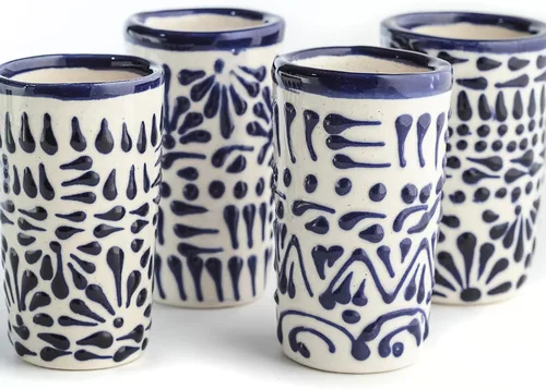 Vista 43 de Juego de 4 vasos de chupito Talavera auténticos mexicanos para tequila - Pintados a mano - 2 Oz (Corazón Azul)