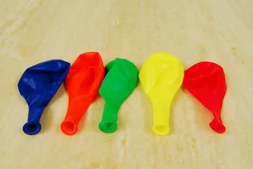 Vista 5 de DirectGlow - Juego de 25 globos de látex reactivos de 11 pulgadas con luz negra
