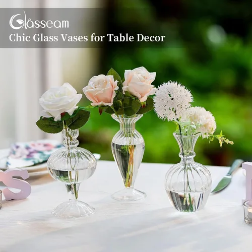 Vista 2 de Jarrones pequeños de cristal Glasseam: 3 piezas de jarrón transparente acanalado para flores individuales Hecho a mano, moderno, bonitos centros