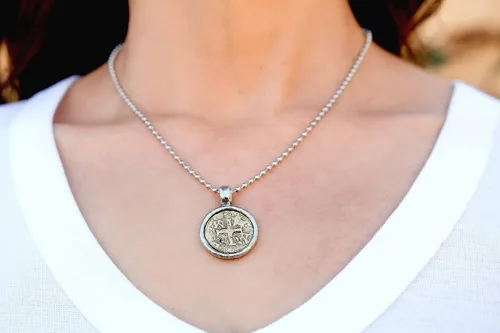 Vista 5 de Lizzy James Collar de acero inoxidable ajustable con cruz de oro vintage, Metal, no conocido