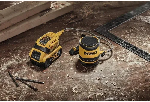 Vista 8 de Dewalt Altavoz Bluetooth, Recargable USB-C, para el lugar de trabajo (DCR008)