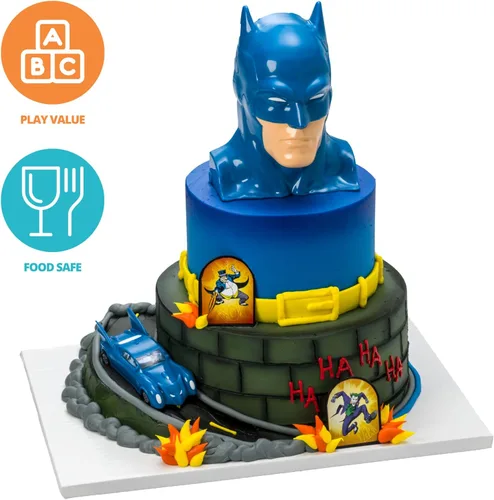 Vista 3 de DecoSet® Batman™ to the Rescue Cake Topper, 4 piezas de decoración para tartas, incluye estuche Batman™ con un lanzador de móvil plegable oculto
