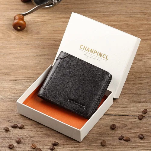 Vista 56 de Billetera de piel triple con bloqueo RFID para hombre con 2 ventanas de identificación, 2 compartimentos para efectivo, 6-8 ranuras para tarjetas