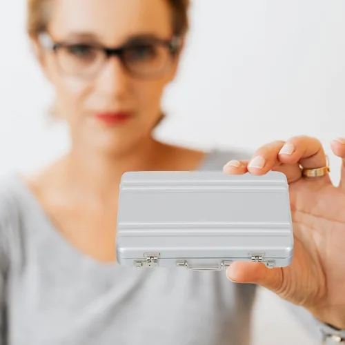 Vista 2 de Garneck Estuche para tarjetas de visita: mini maletín portátil de aluminio para tarjetas de crédito, caja de almacenamiento para hombres y mujeres