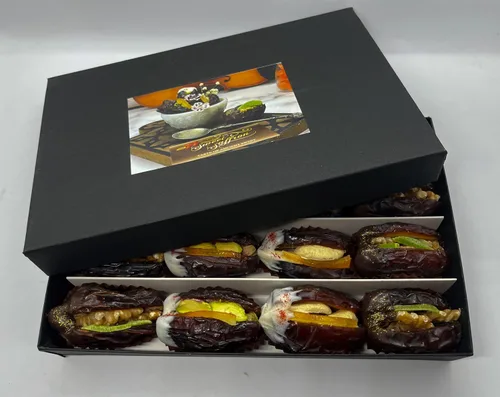 Vista 5 de Caja de regalo Medjool Dates - Nueces rellenas y chocolate cubierto Oro comestible y azafrán adornado