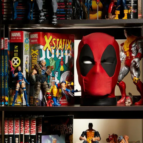 Vista 4 de Marvel Legends Cabeza Premium Interactiva de Deadpool, Electrónica con Movimiento y Habla, Mejorada con App, Coleccionable para Adultos, con Más